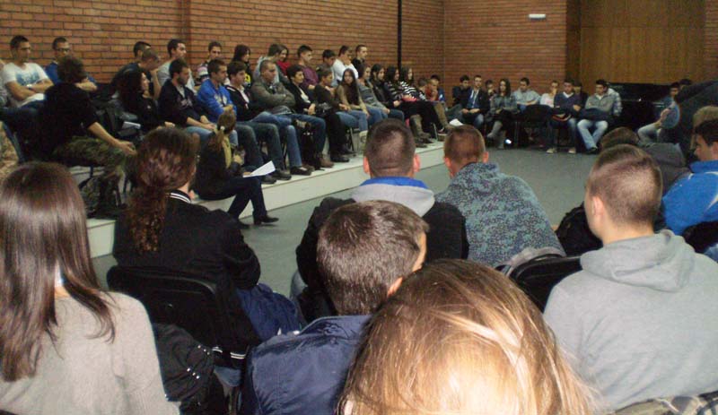 Uloga medija, civilnog društva i obrazovanja u demokratiji Interaktivna tribina za srednjoškolce