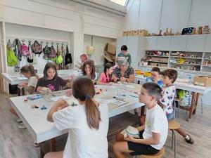 2025-08-28 hnrX7b 122811 web